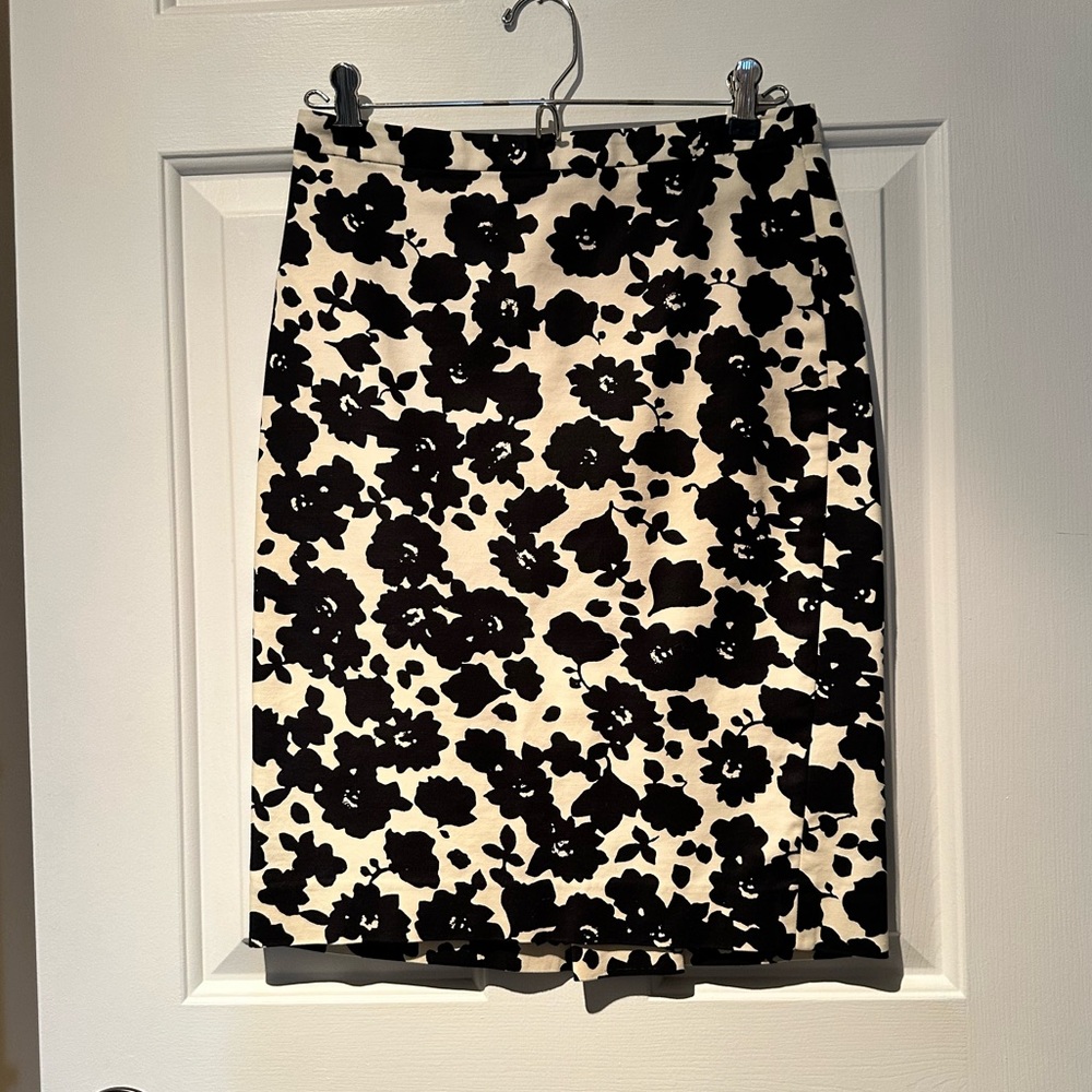 LOFT Floral Pencil Skirt with Back Zipper Size 0